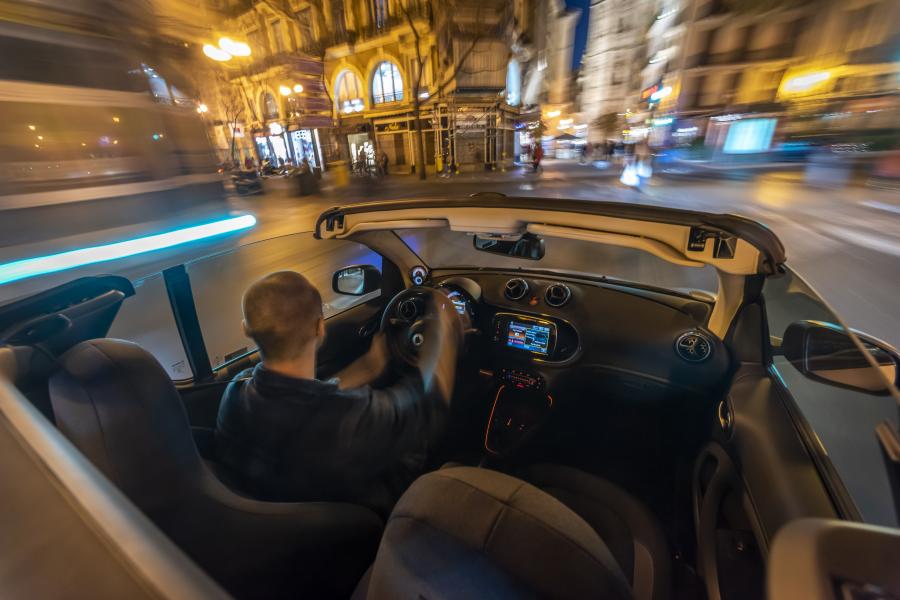 Интерьер Smart EQ ForTwo Pulse Cabrio (A453) 2020 года  (WW) (фото 14 из 42)